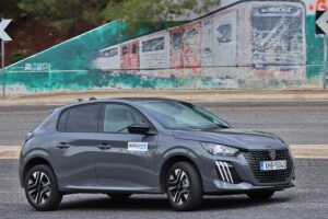 Peugeot-208-1.2-PureTech-100-facelift-(26)