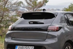 Peugeot-208-1.2-PureTech-100-facelift-(7)