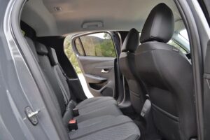 Peugeot-208-1.2-PureTech-100-facelift-(9)