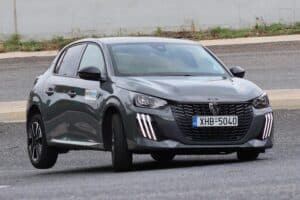 Peugeot-208-strofi-1