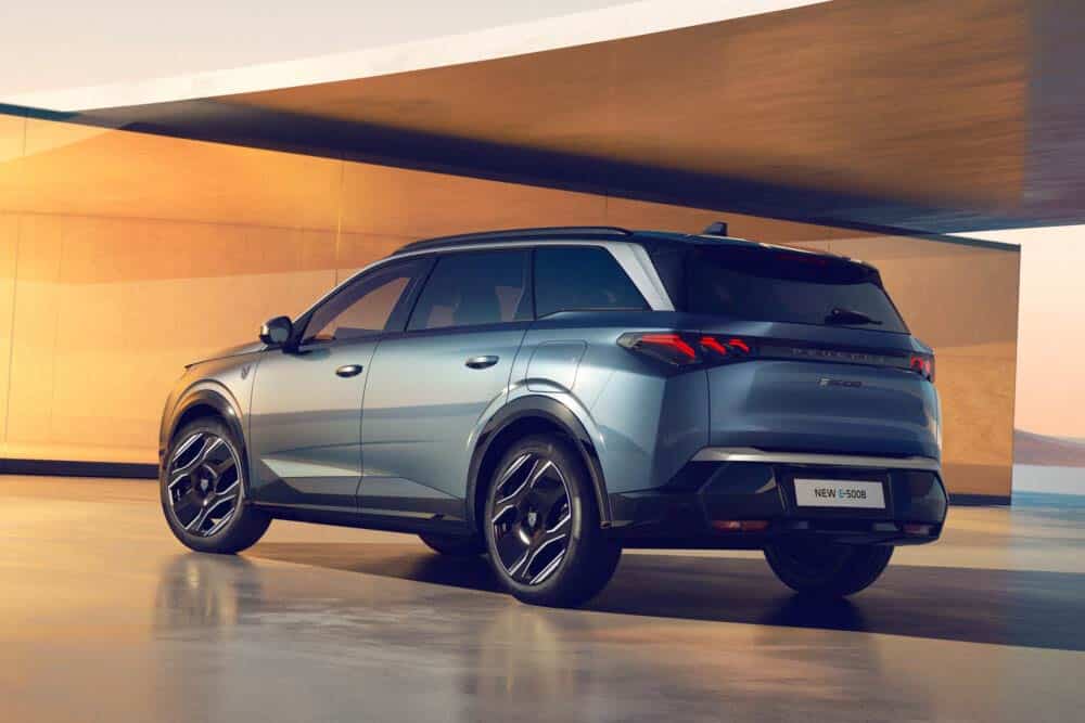 https://autogreeknews.gr/wp-content/uploads/2024/03/Peugeot-5008-2024-7.jpg