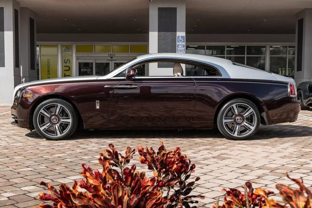 https://autogreeknews.gr/wp-content/uploads/2024/03/Rolls-Royce-Wraith-3.jpg