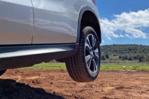 Suzuki-Vitara-off-road