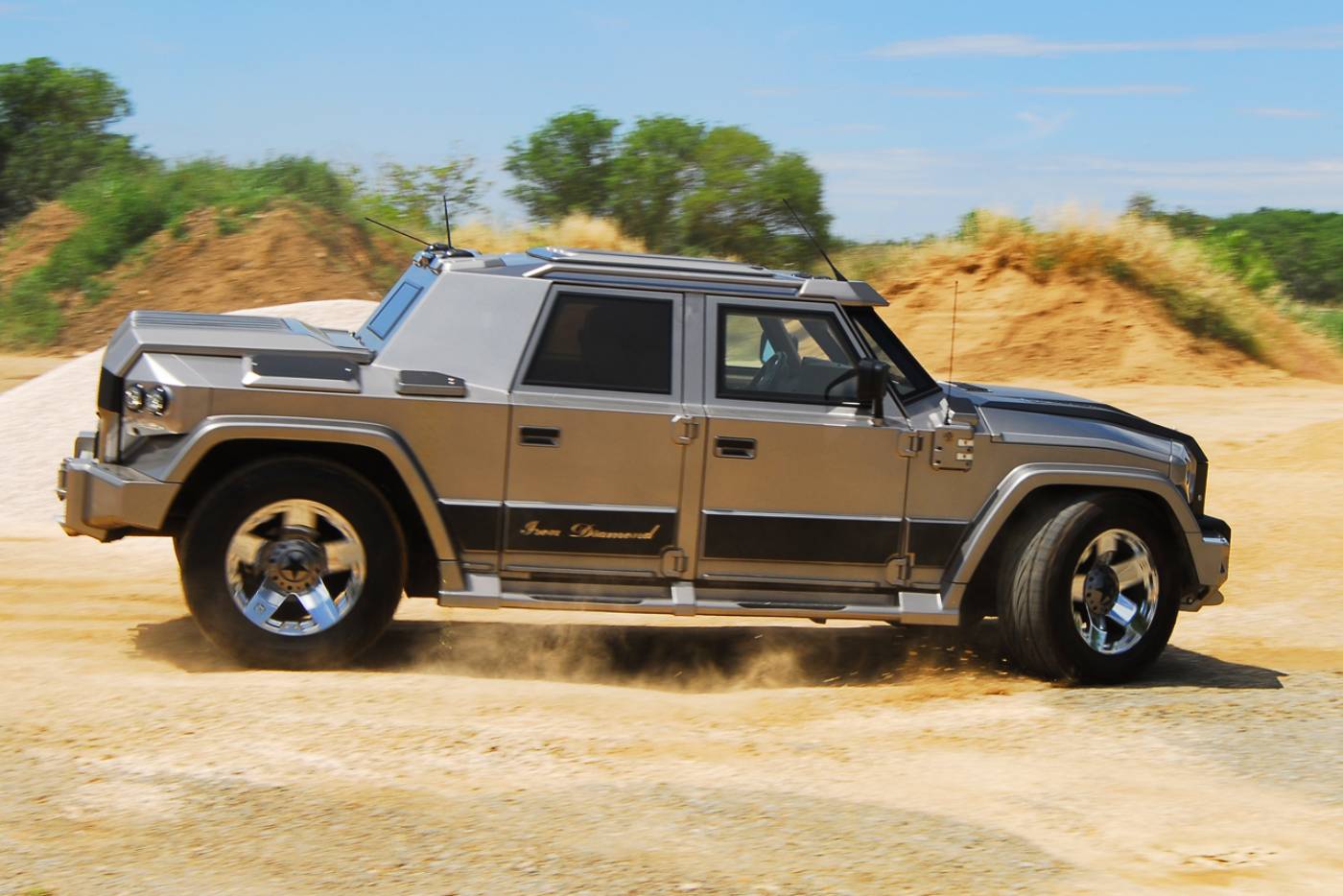 Η νέα Lamborghini LM002 των 2,5 εκατομμυρίων ευρώ