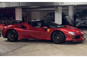first-ferrari-sf90-xx-stradale-arrives-in-london-c (3)