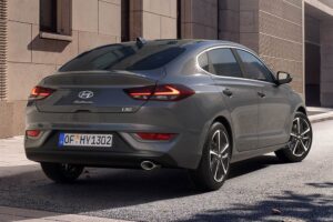 hyundai-i30-fastback-0324-04