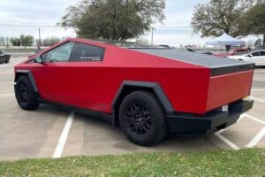 this-is-the-world-s-first-tesla-cybertruck-in-ferr (2)