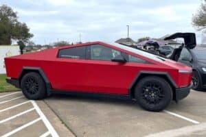 this-is-the-world-s-first-tesla-cybertruck-in-ferr (5)