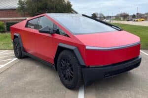 this-is-the-world-s-first-tesla-cybertruck-in-ferr (6)