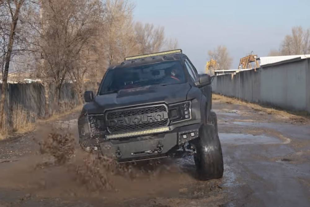 https://autogreeknews.gr/wp-content/uploads/2024/03/ukrainians-turn-the-ford-f-150-into-a-portal-axle-6.jpg