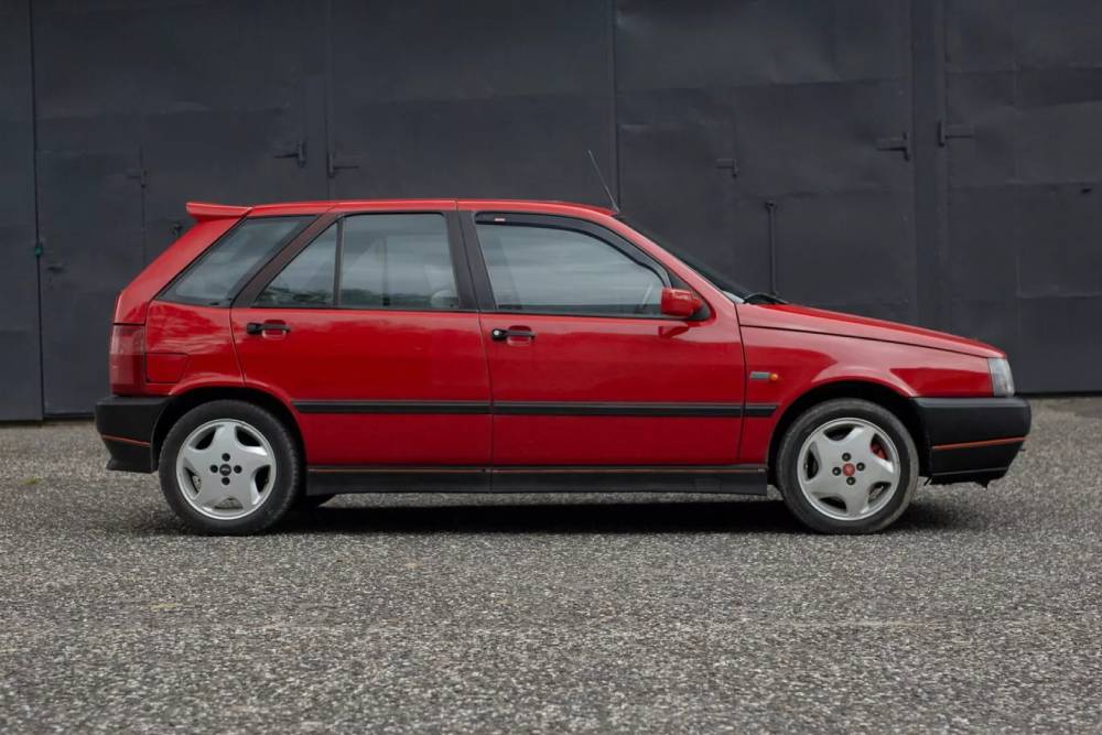 https://autogreeknews.gr/wp-content/uploads/2024/04/1991-Fiat-Tipo-2-1.jpg