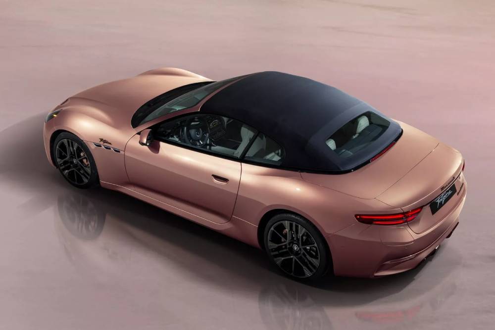 https://autogreeknews.gr/wp-content/uploads/2024/04/2025-Maserati-GranCabrio-Folgore-0415-21.jpg