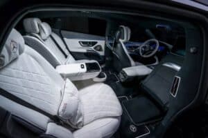 2025-Mercedes-EQS-0410-16