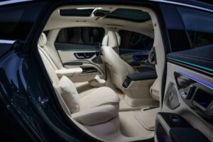 2025-Mercedes-EQS-0410-28