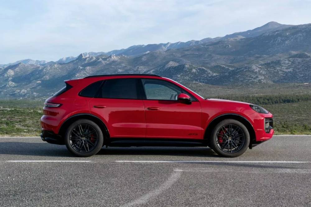 https://autogreeknews.gr/wp-content/uploads/2024/04/2025-Porsche-Cayenne-GTS-18-2048x1366-1.jpg