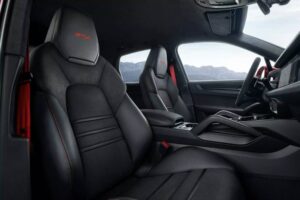 2025-Porsche-Cayenne-GTS-24-2048×1366