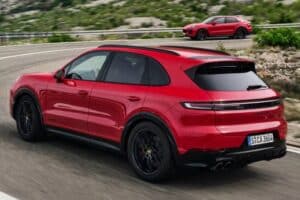 2025-Porsche-Cayenne-GTS-2s-2048×1152