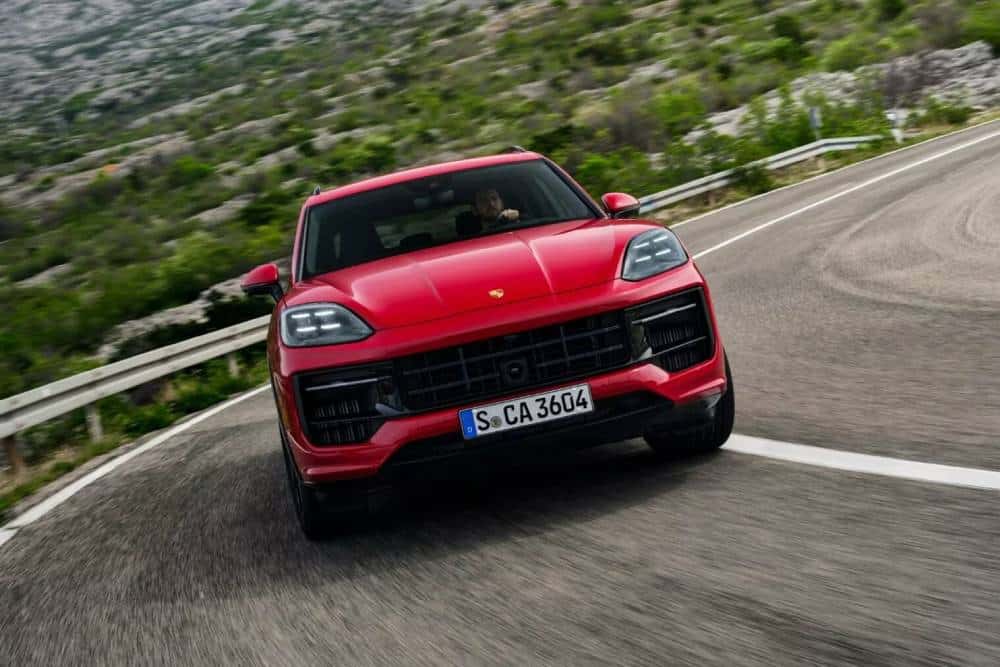https://autogreeknews.gr/wp-content/uploads/2024/04/2025-Porsche-Cayenne-GTS-4-2048x1366-1.jpg