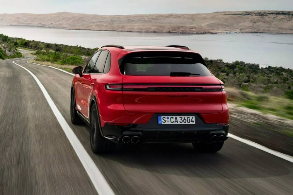https://autogreeknews.gr/wp-content/uploads/2024/04/2025-Porsche-Cayenne-GTS-5-2048x1366-1.jpg