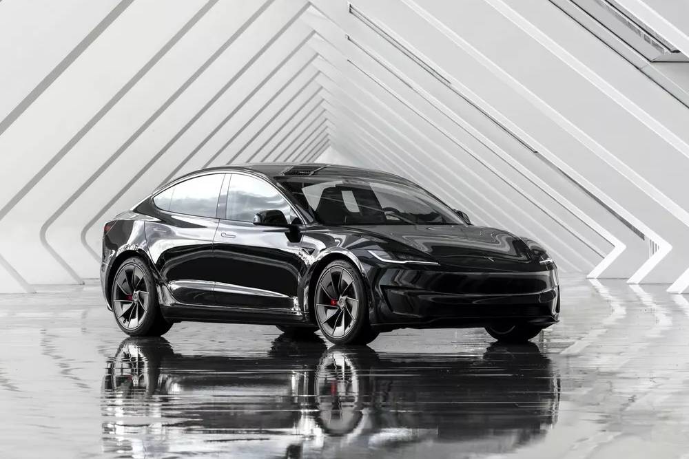 https://autogreeknews.gr/wp-content/uploads/2024/04/2025-Tesla-Model-3-Performance-423-902.jpg