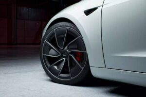 2025-Tesla-Model-3-Performance-423-915