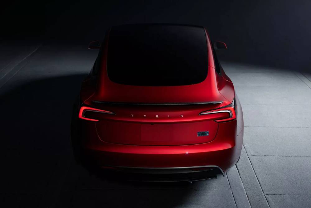 https://autogreeknews.gr/wp-content/uploads/2024/04/2025-Tesla-Model-3-Performance-423-924.jpg