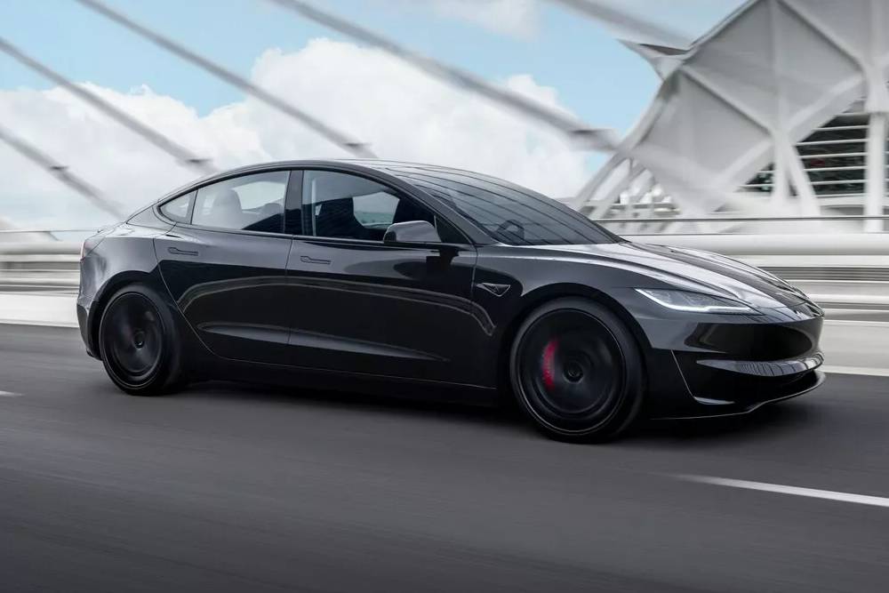 https://autogreeknews.gr/wp-content/uploads/2024/04/2025-Tesla-Model-3-Performance-423-943.jpg