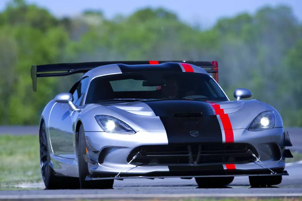 https://autogreeknews.gr/wp-content/uploads/2024/04/8bdf32a6-dodge-viper-factory-to-close-august-31-1.jpg