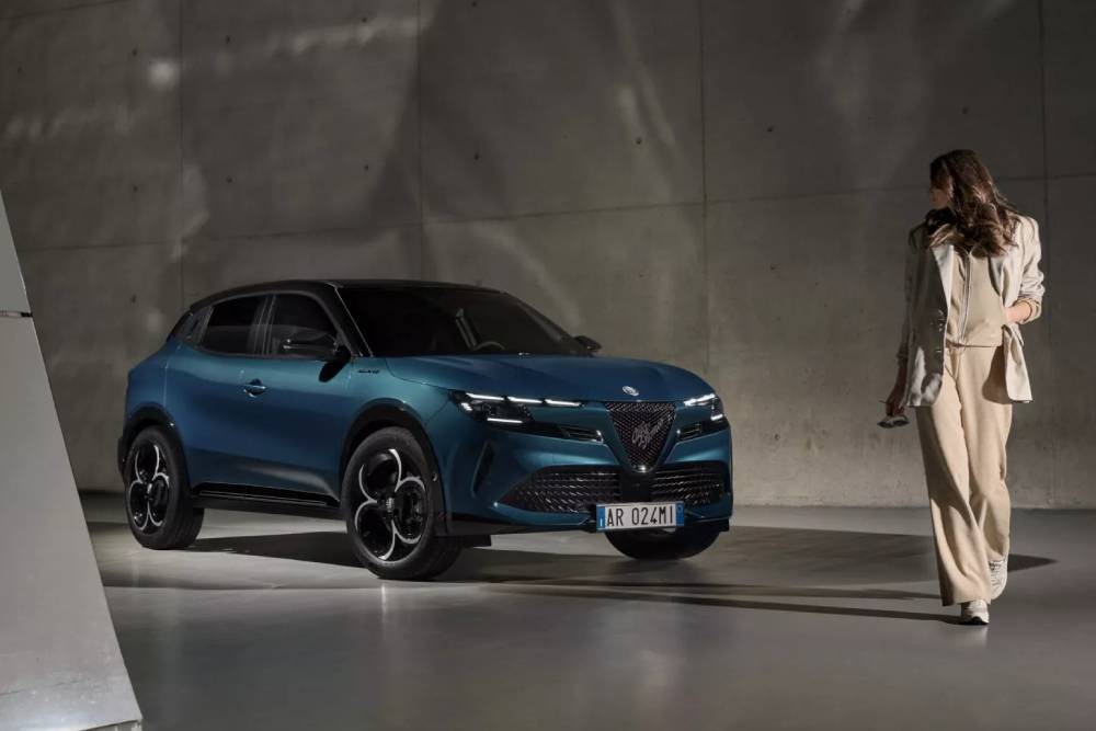 https://autogreeknews.gr/wp-content/uploads/2024/04/Alfa-Romeo-Milano-42-2048x1365-1.jpg