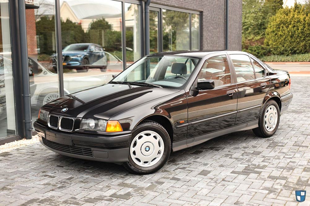 https://autogreeknews.gr/wp-content/uploads/2024/04/BMW-320i-1996-1.jpg