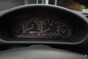 BMW-320i-1996-(4)