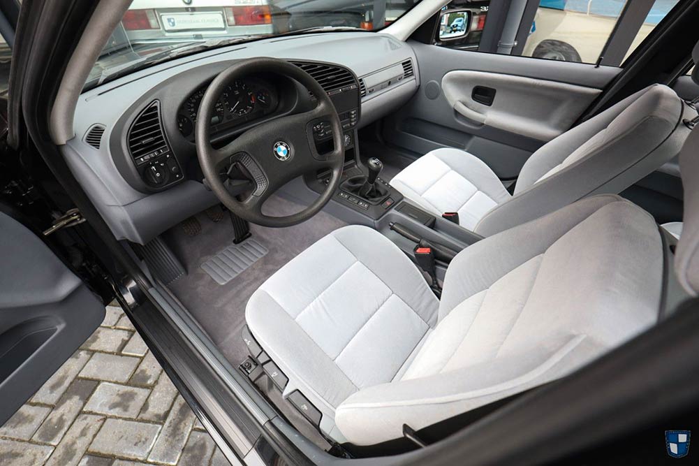 https://autogreeknews.gr/wp-content/uploads/2024/04/BMW-320i-1996-7.jpg