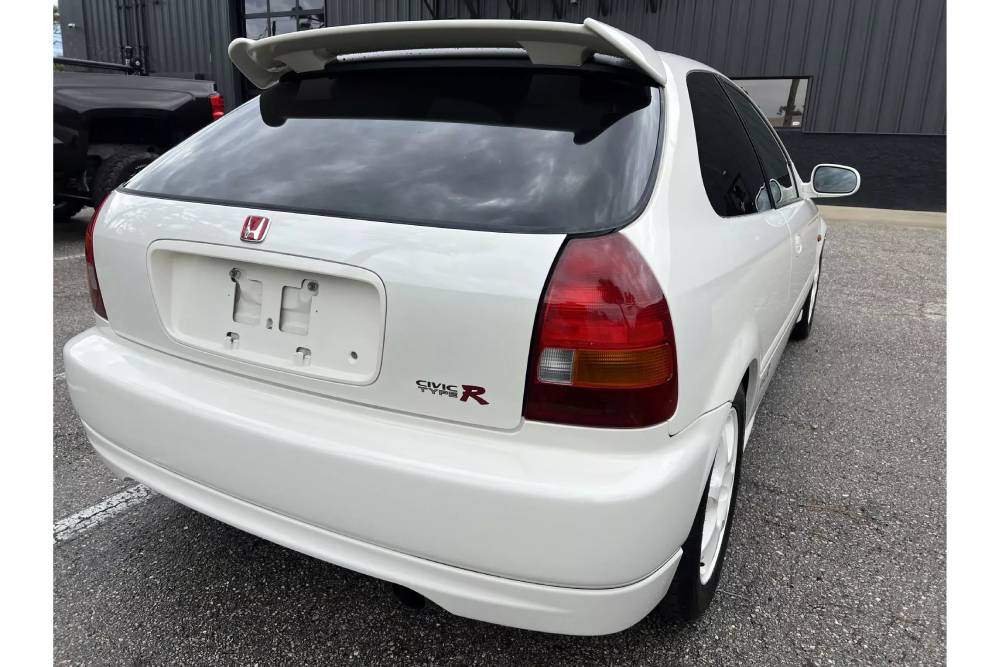 https://autogreeknews.gr/wp-content/uploads/2024/04/Honda-Civic-Type-R-3.jpg