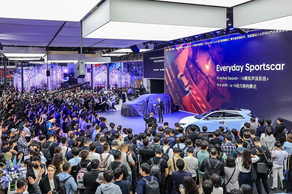 https://autogreeknews.gr/wp-content/uploads/2024/04/Hyundai-Motor-at-Beijing-Auto-Show-2024-6.jpg