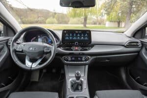Hyundai-i30-Fastback-(7)