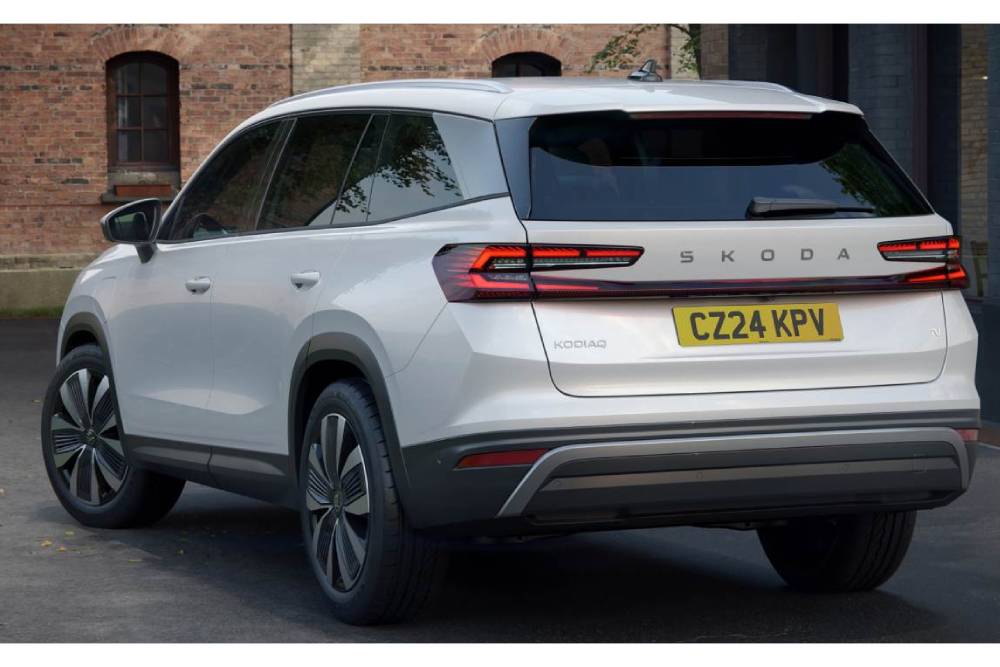 https://autogreeknews.gr/wp-content/uploads/2024/04/Kodiaq_UK_PHEV_rear_gqqdjt.jpg