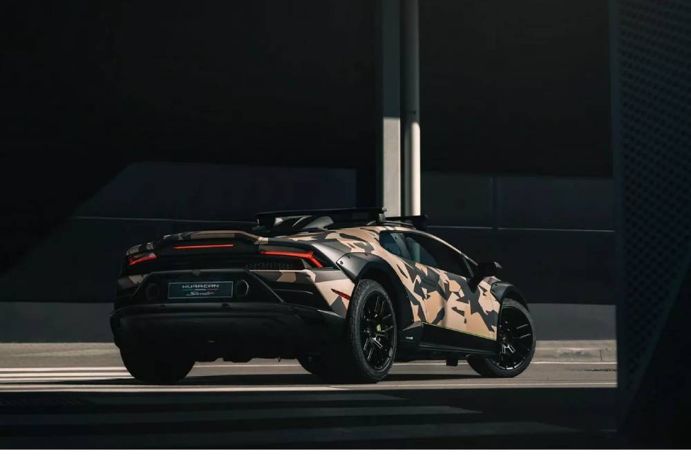 https://autogreeknews.gr/wp-content/uploads/2024/04/Lamborghini-Huracan-Sterrato-1.jpg