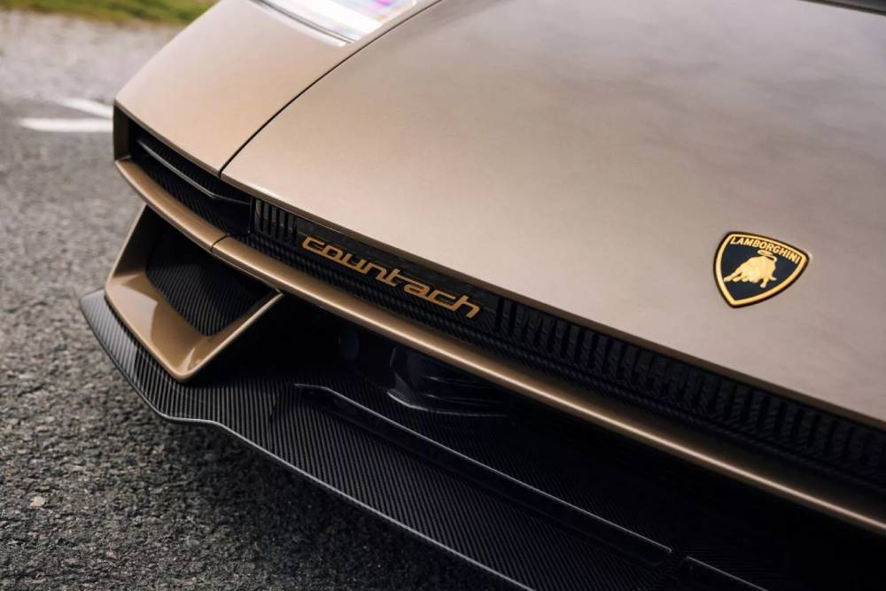 https://autogreeknews.gr/wp-content/uploads/2024/04/Lamborghini_Countach_LPI_800-4_auction-11.jpg