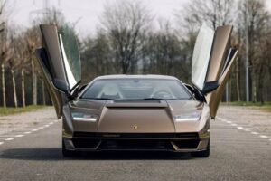 Lamborghini_Countach_LPI_800-4_auction (13)