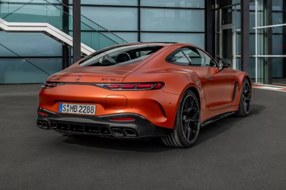 https://autogreeknews.gr/wp-content/uploads/2024/04/Mercedes-AMG-GT-63-S-E-Performance-19-2048x1366-1.jpg