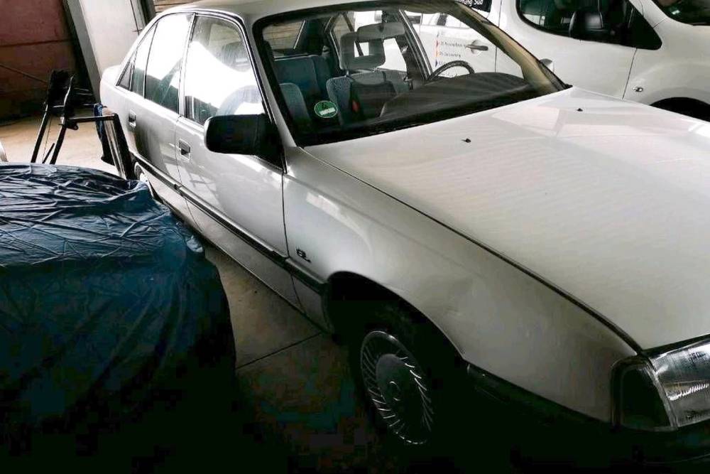 https://autogreeknews.gr/wp-content/uploads/2024/04/Opel_Omega_A_1988_for_sale-11.jpg