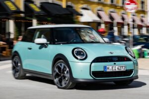 P90542414_highRes_mini-cooper-s-04-202 (2)