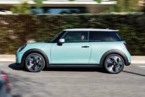 P90542423_highRes_mini-cooper-s-04-202 (1)