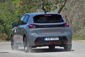 Peugeot-208-1.2-Hybrid-(10)