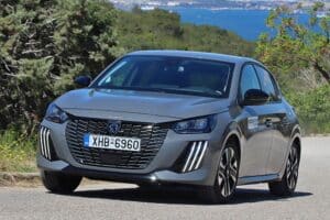 Peugeot-208-1.2-Hybrid-(11)