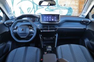 Peugeot-208-1.2-Hybrid-(12)