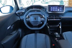 Peugeot-208-1.2-Hybrid-(13)