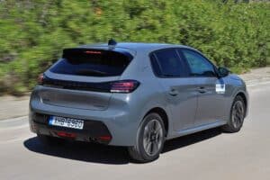 Peugeot-208-1.2-Hybrid-(2)