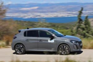 Peugeot-208-1.2-Hybrid-(4)