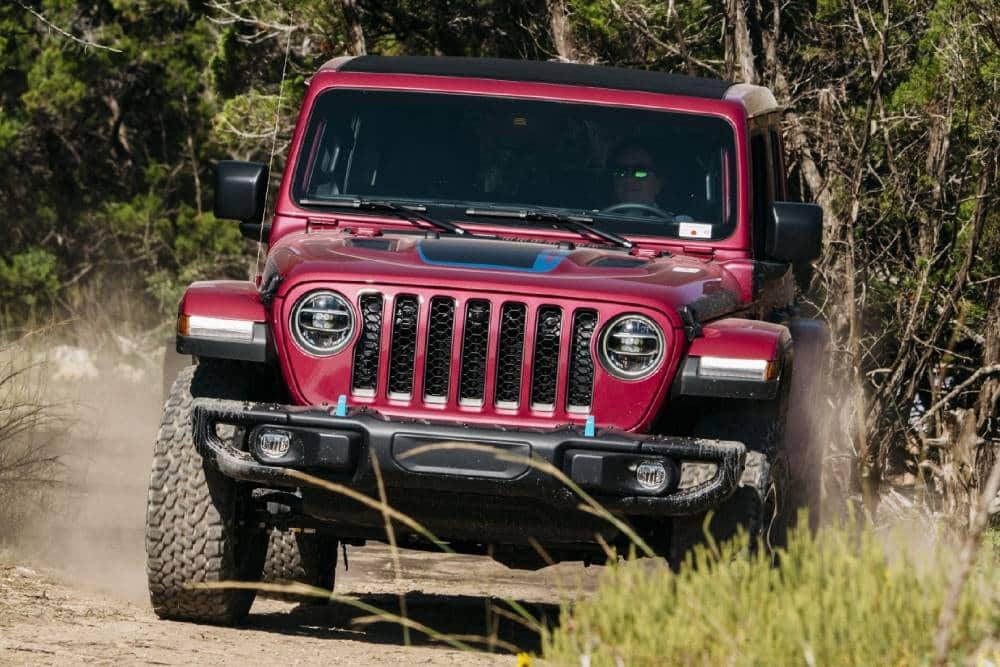 https://autogreeknews.gr/wp-content/uploads/2024/04/barbie-would-be-proud-jeep-wrangler-celebrates-4x4-1.jpg